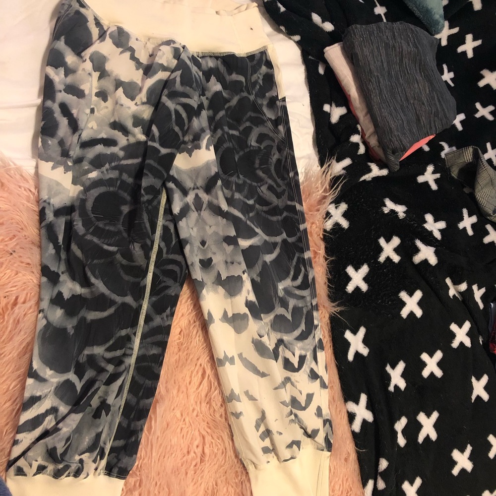 Lululemon yoga joggers